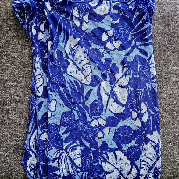 Blue & White Sarong - Picture 3 of 3